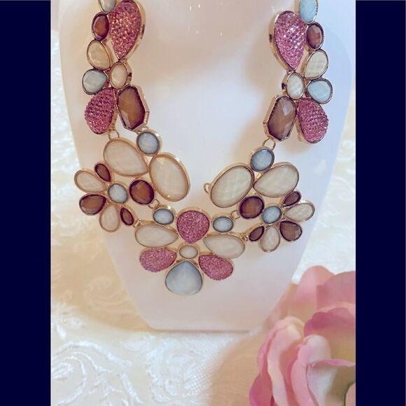 🥀Women’s Beveled Stone Statement Floral Necklace - Picture 1 of 5